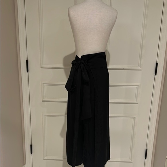 Dresses & Skirts - Elegant Black Women's Skirt